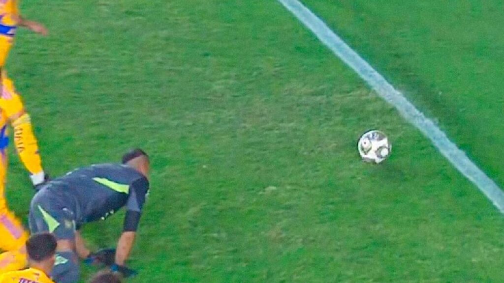 Tigres Evita un Gol Milagroso en la Final por el Mal Estado del Pasto | VIDEO