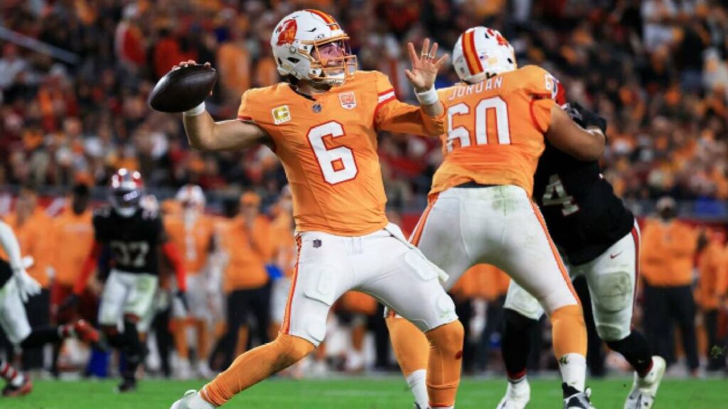 Buccaneers Sufre Otra Derrota en Casa contra Falcons en el TNF, Complicando el Liderato