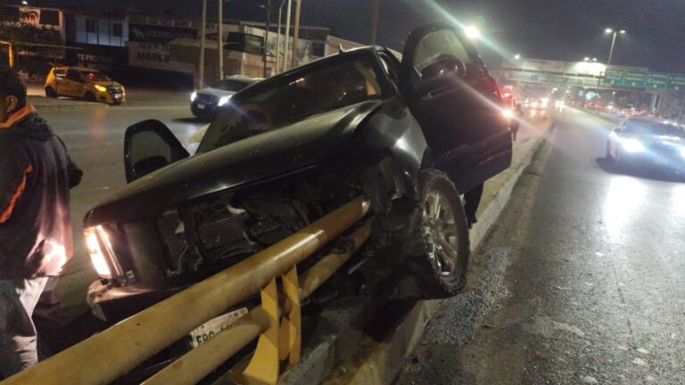 Accidente en Torreón: Conductora sufre fractura expuesta y pierde dedos en un desnivel