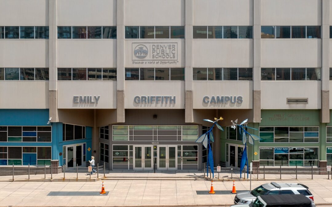 Distrito Escolar de Denver Refuerza su Infraestructura con la Compra de Estacionamiento en Uptown