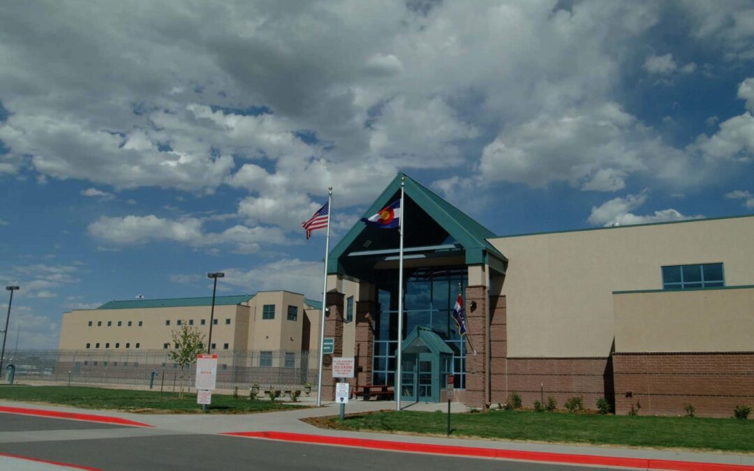Investigación Federal Examina Derechos Constitucionales en Prisiones de Colorado