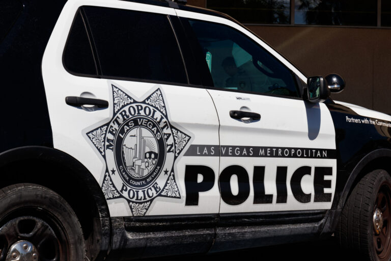 Oficial de la Policía de Las Vegas Arrestado por Múltiples Cargos de Violencia Doméstica