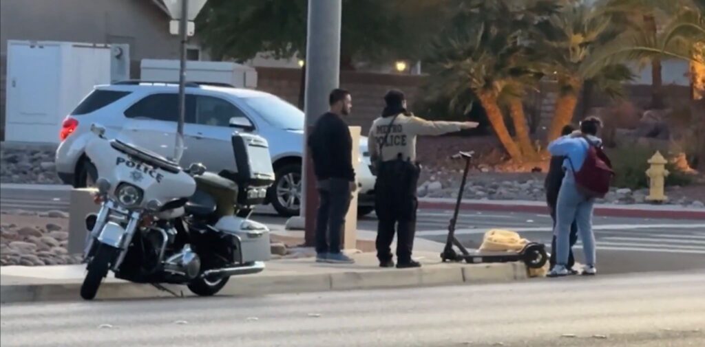 Choque de Scooter en Las Vegas Deja a Menor Herido