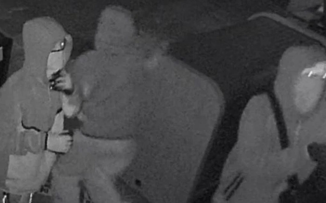 Arresto de Menores por Robo de Tienda de Armas en Las Cruces: Avanza la Investigación