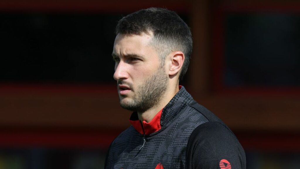 Santiago Giménez: ¿Por qué sigue entrenando por separado tras recibir el alta médica?