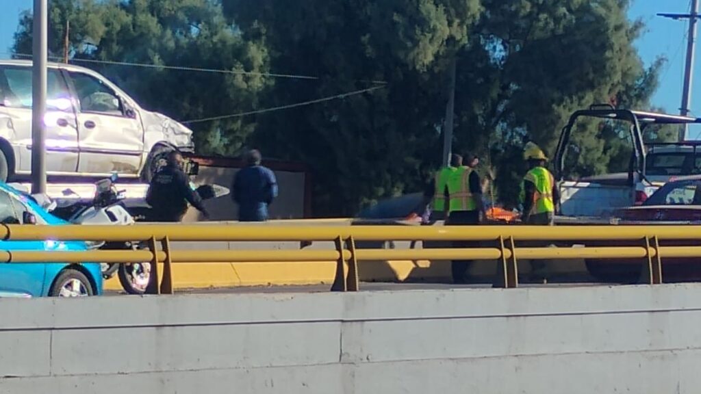 Accidente de Camioneta en el Puente del Bulevar Libertad de Torreón: Últimas Noticias