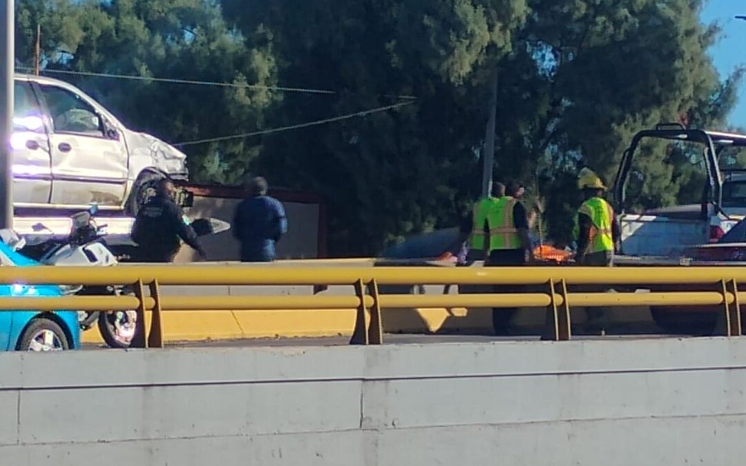 Accidente de Camioneta en el Puente del Bulevar Libertad de Torreón: Últimas Noticias