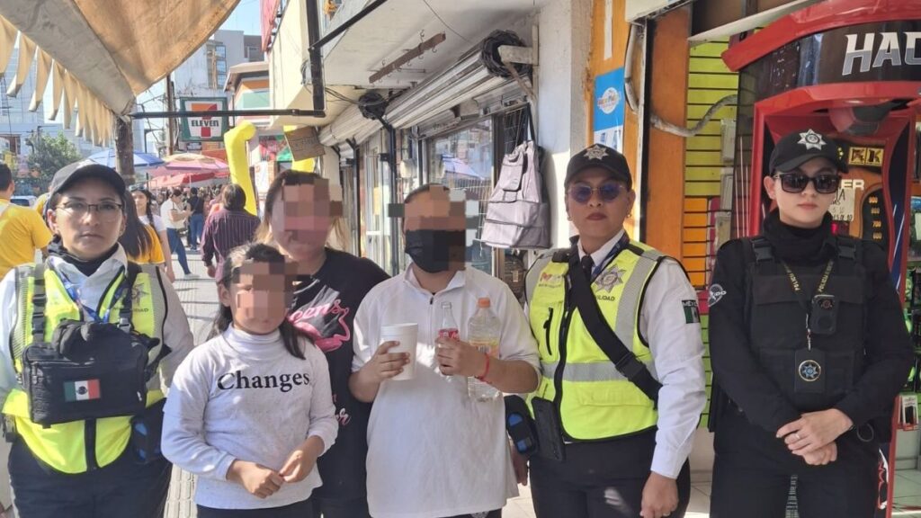 Hermanas menores extraviadas durante compras navideñas en Monterrey: Localización exitosa