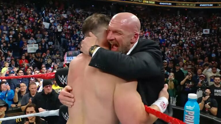 Aficionados de la WWE Critican a Triple H tras la Derrota de John Cena