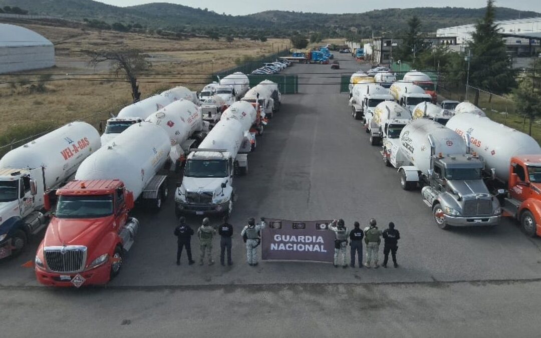 Detienen red de huachigas en Tepeaca: Aseguran 30 pipas vinculadas a hallazgo en Nopalucan