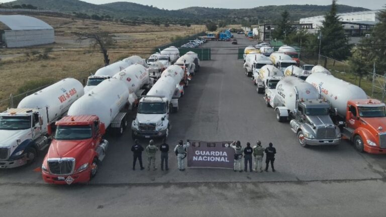 Detienen red de huachigas en Tepeaca: Aseguran 30 pipas vinculadas a hallazgo en Nopalucan