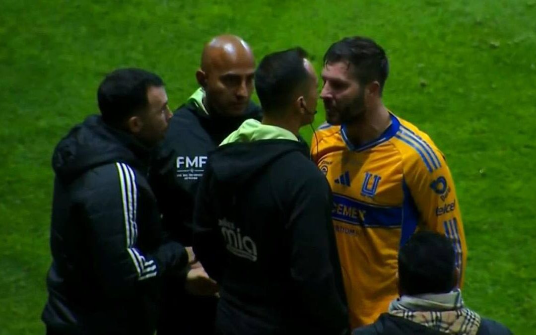 André-Pierre Gignac Se Enfrenta a Luis Santander en la Final de Vuelta | VIDEO Impactante