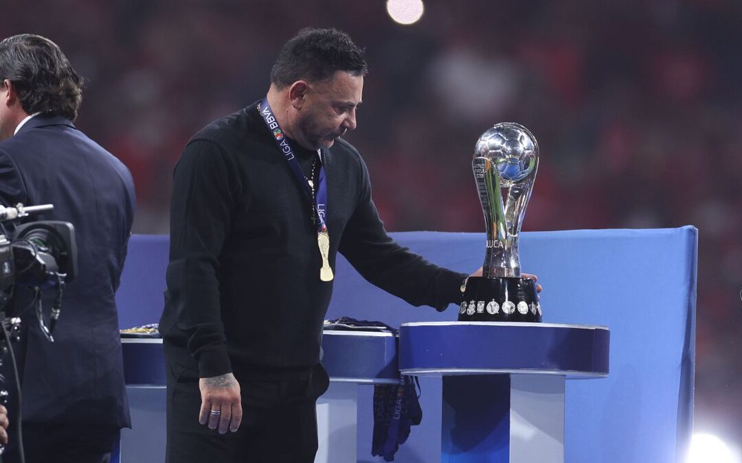Antonio Mohamed: Historia de un Entrenador Exitoso en Liga MX con Múltiples Títulos