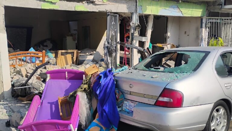 Explosión de Gas en Gómez Palacio: Destrucción de Vivienda y Daños a Vecinos