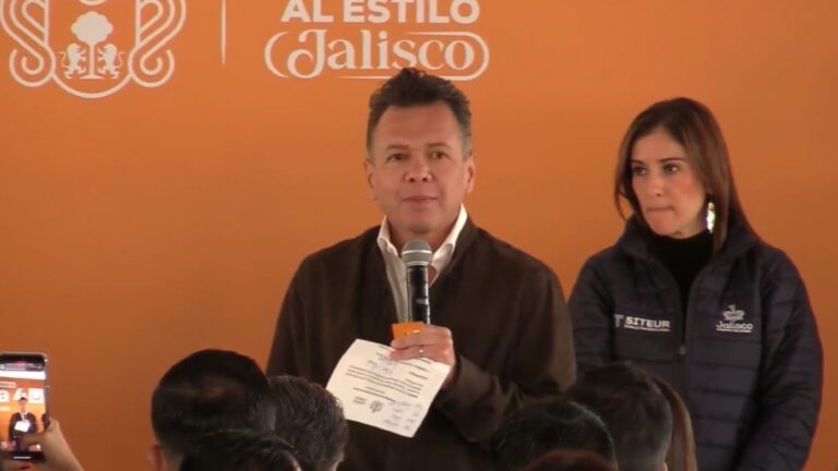Pablo Lemus Reconoce el Contribución de Enrique Alfaro a la Línea 4 del Tren Ligero