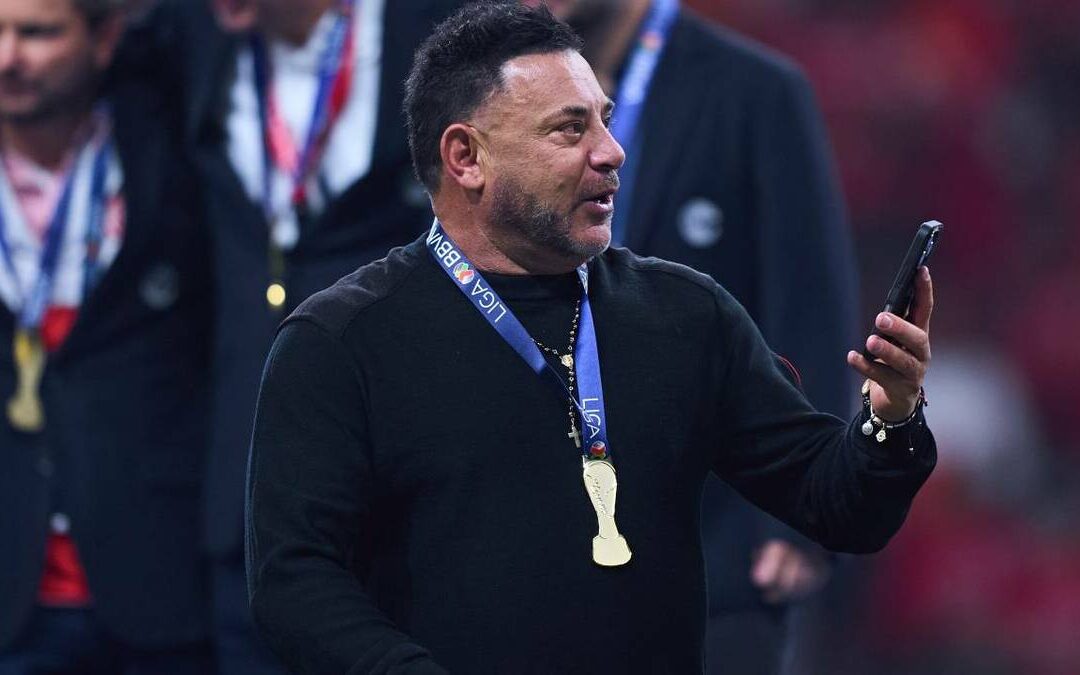 Antonio Mohamed Estalla Contra David Faitelson en TUDN: La Controversia del Fútbol Mexicano