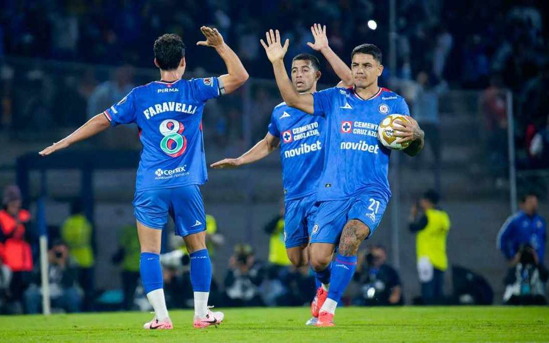 Refuerzo de Cruz Azul: Delantero Sudamericano Apunta a la Nueva Temporada