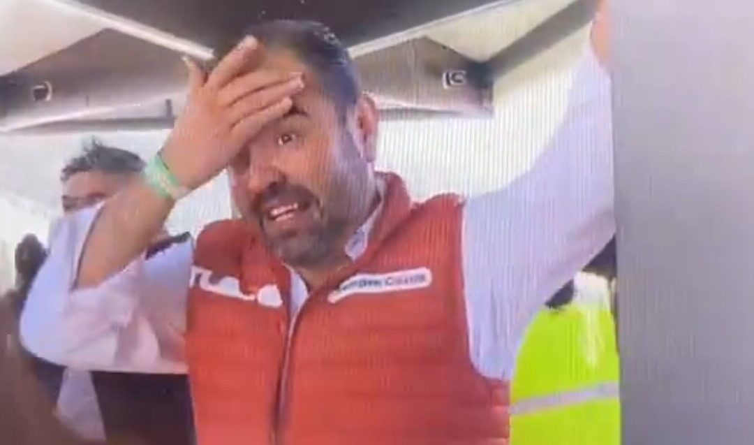 El alcalde de Tlajomulco, Gerardo Quirino, se queda sin tren durante la inauguración de la Línea 4