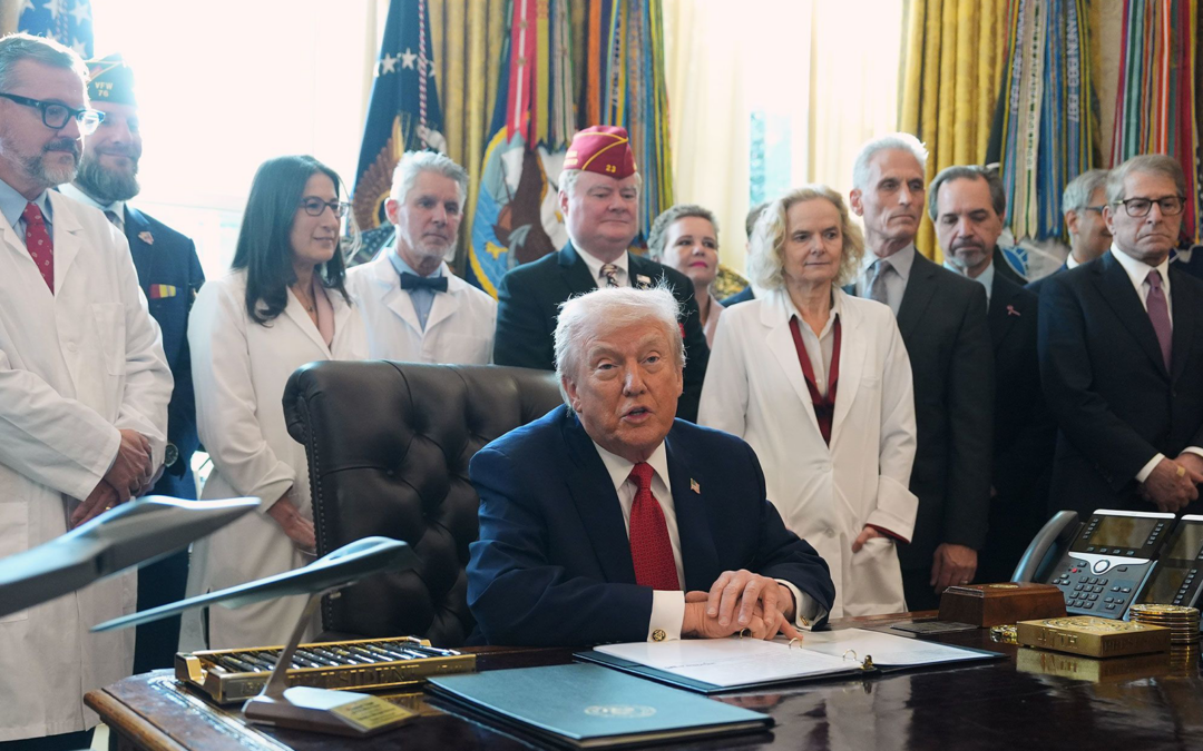 Trump firma orden ejecutiva para la reclasificación de la marihuana y su uso médico en Estados Unidos