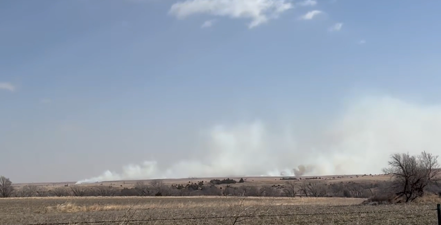 Incendio de Gran Magnitud Provoca Evacuaciones Preventivas en el Condado de Reno, Kansas