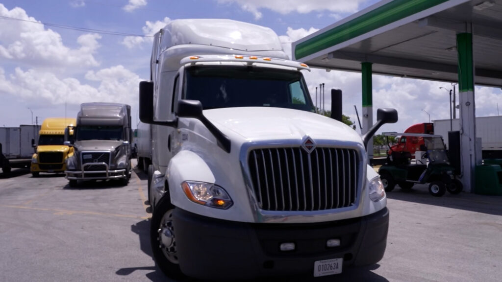 Colorado Suspende Programa de Licencias CDL para Inmigrantes Tras Revisión Federal