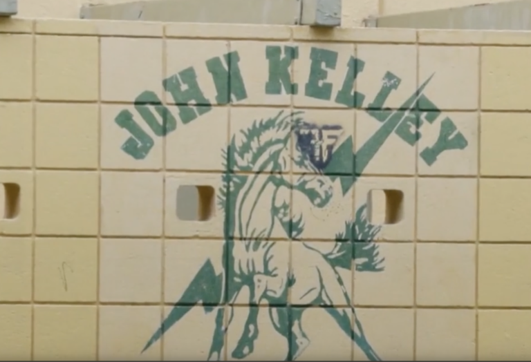 Escuela Primaria John Kelley: Salones de Clase Libres de Moho Tras Evaluaciones