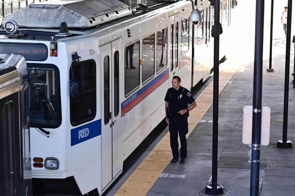 Retrasos en RTD y Suspensión de la W Line por Cortes de Energía en Denver