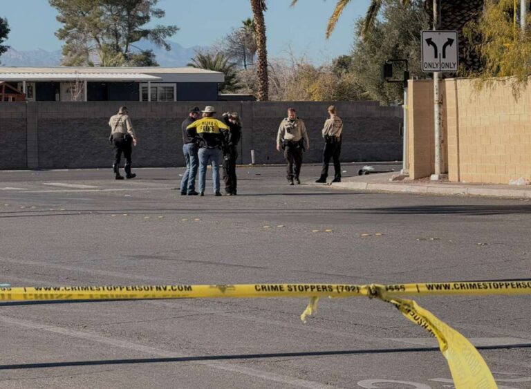 Tragedia Vial: Víctima Fatal en Accidente de Auto y Peatón en Las Vegas
