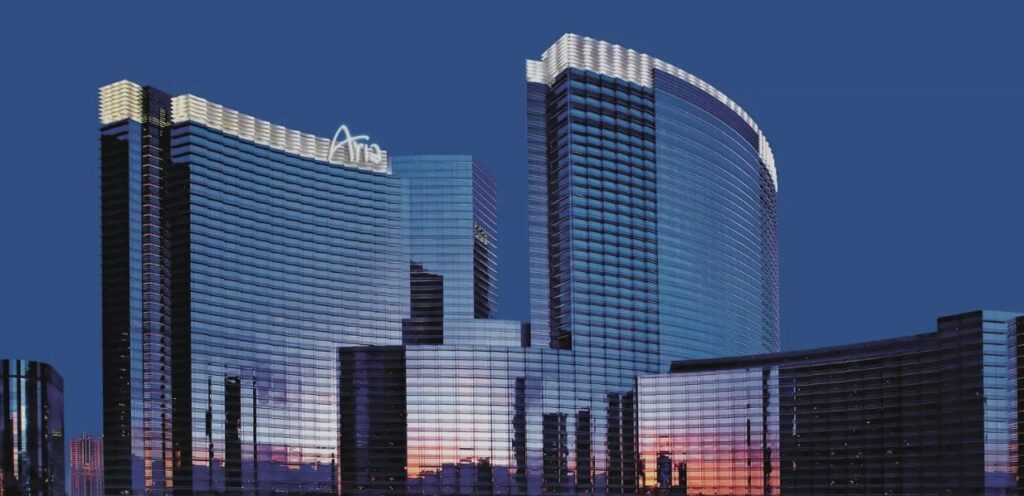 Incendio en el estacionamiento del Aria en Las Vegas afecta a tres vehículos