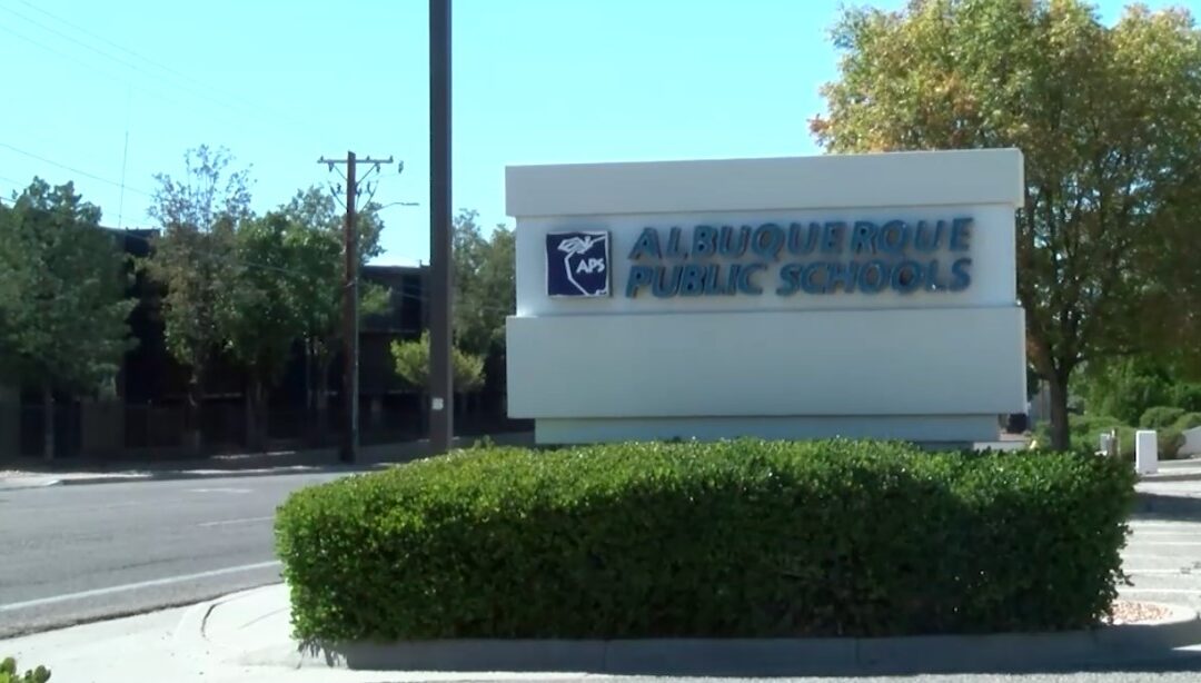 Escuelas Públicas de Albuquerque Aprueban Más de 4 Millones de Dólares en Detección de Armas para Reforzar la Seguridad Escolar