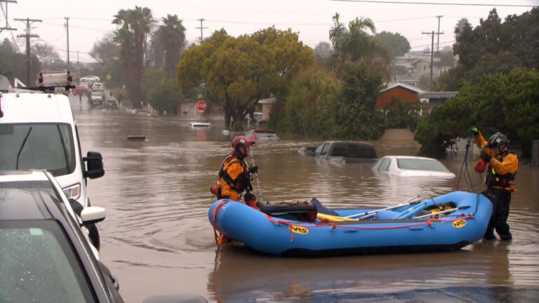 Vigilancia de Inundaciones en San Diego: Bomberos y Autoridades en Máxima Alerta