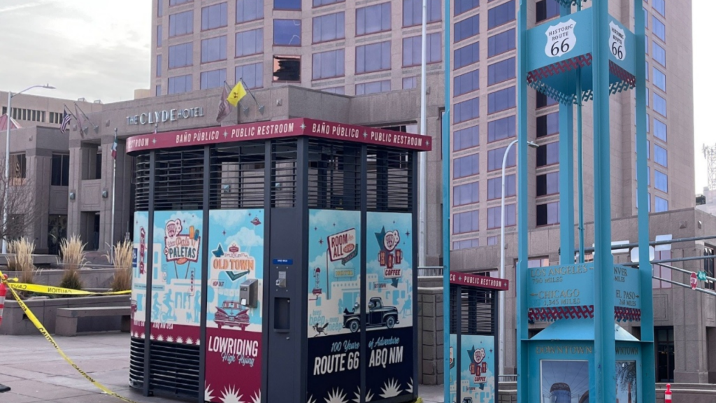 El Portland Loo: Un Nuevo Baño Público en Civic Plaza de Albuquerque