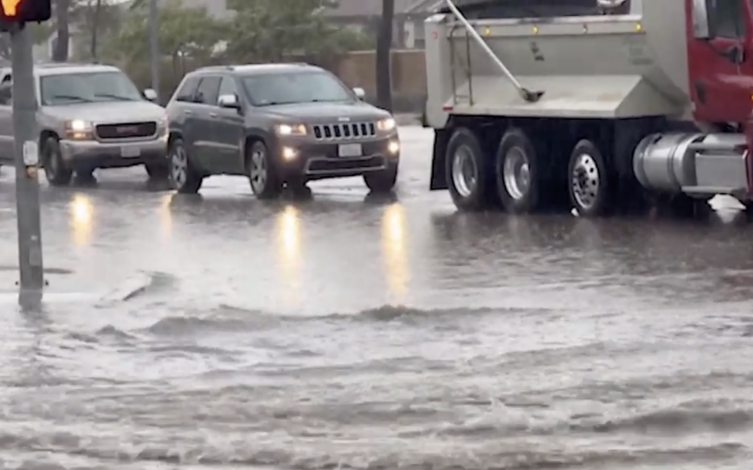 Inundaciones Repentinas Causan Cierre de Calles en Palm Springs