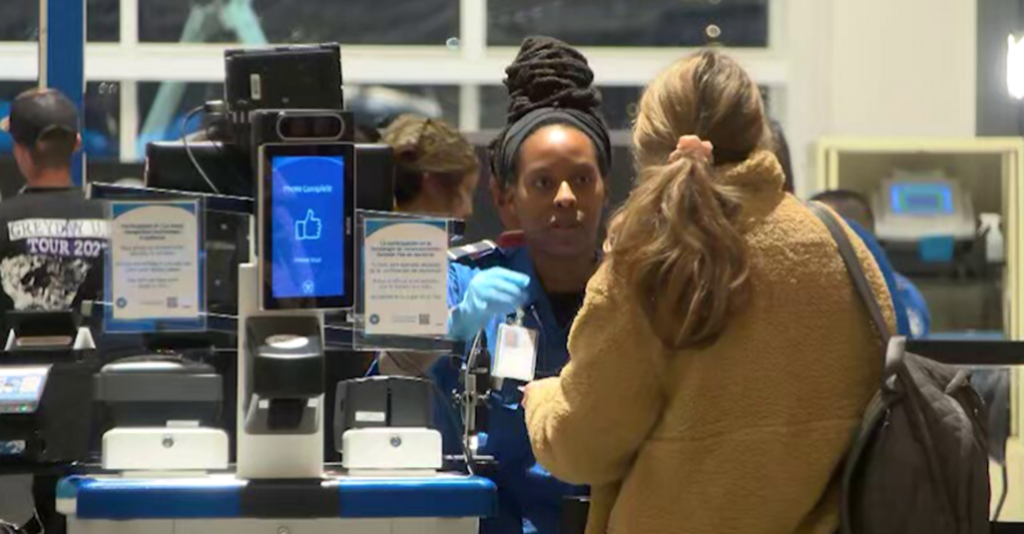 A partir de febrero, TSA cobrará 45 dólares por verificación de identidad a viajeros sin REAL ID