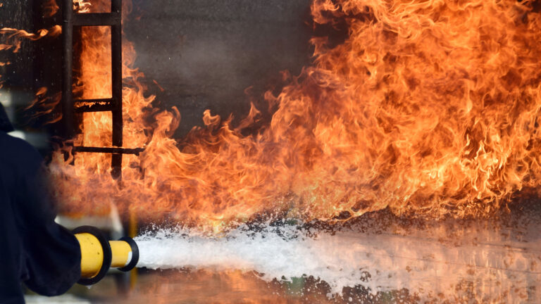 Tragedia en Emporia: Persona Muere en Incendio Residencial