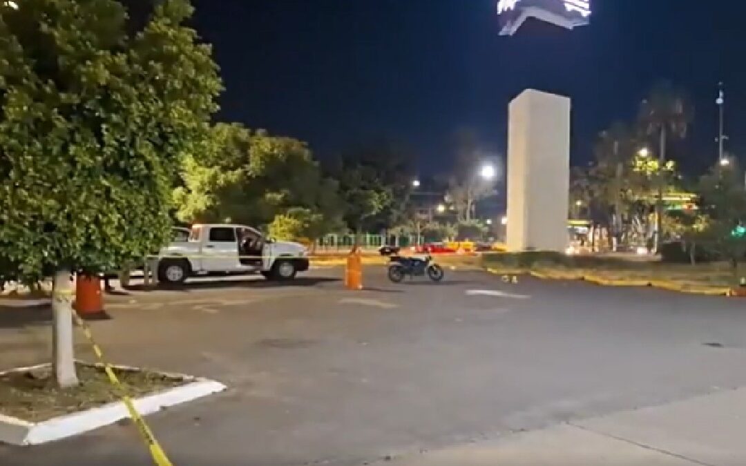 Repartidor Herido de Bala en Gasolinera de León: Confundido con Asaltante