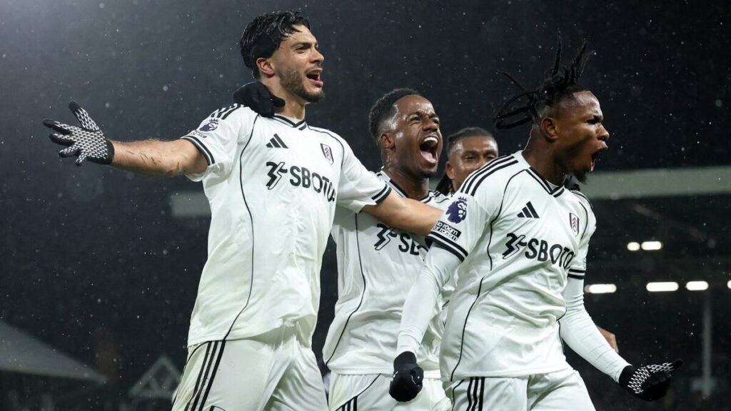 Fulham Busca Competencia para Raúl Jiménez: Atención al Talento Mexicano