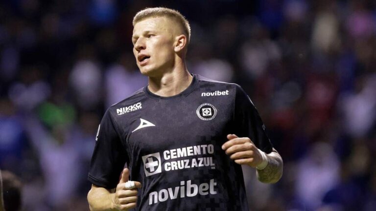 Mateusz Bogusz: La telenovela de su futuro en Cruz Azul continúa