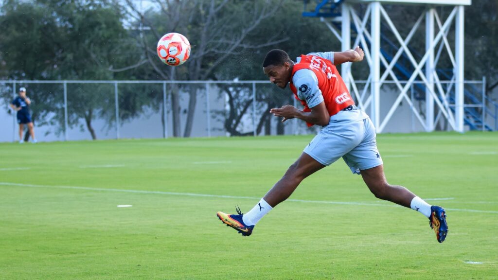 Anthony Martial se ausenta del entrenamiento con Rayados: ¿Qué está pasando?