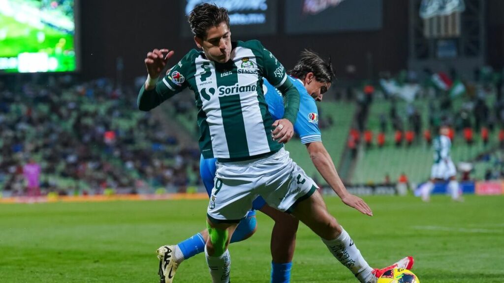 Santiago Muñoz Se Prepara para Dejar Santos y Llama la Atención de San Luis