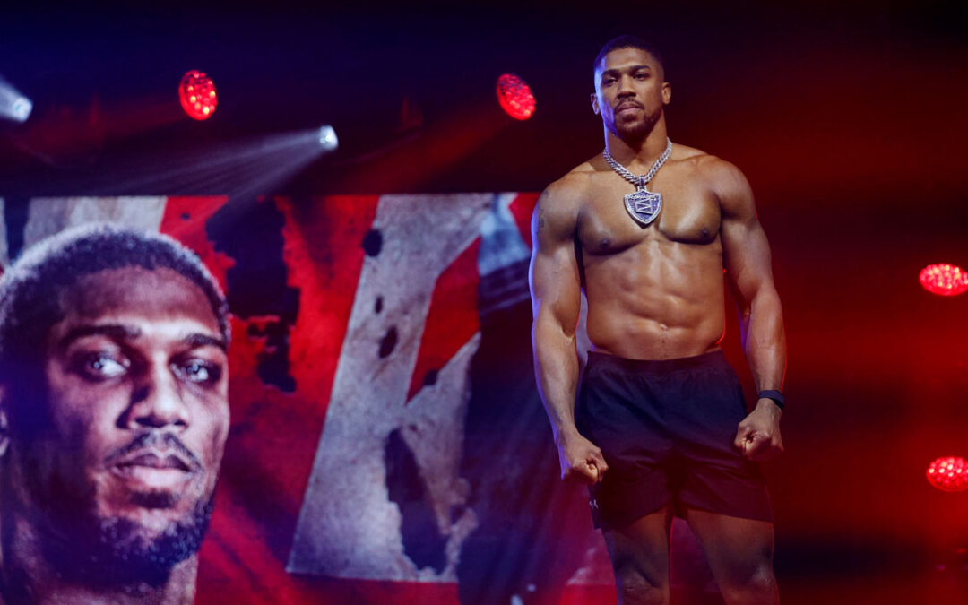 Anthony Joshua se recupera y sale del hospital tras accidente de tráfico mortal en Nigeria