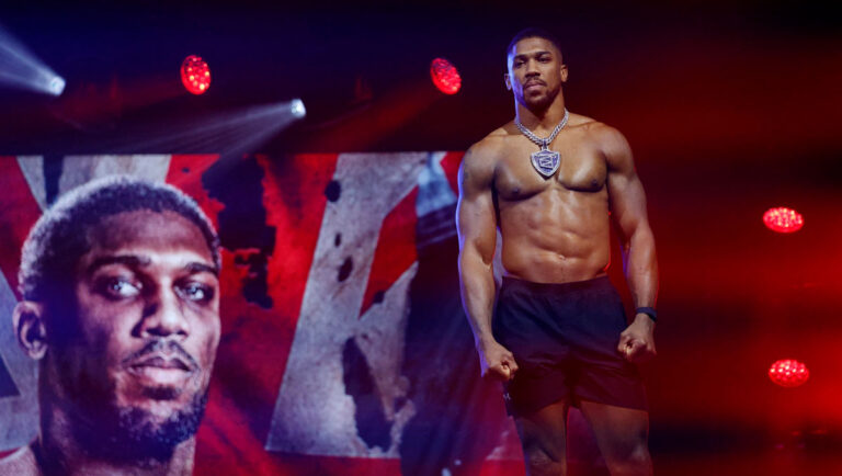 Anthony Joshua se recupera y sale del hospital tras accidente de tráfico mortal en Nigeria