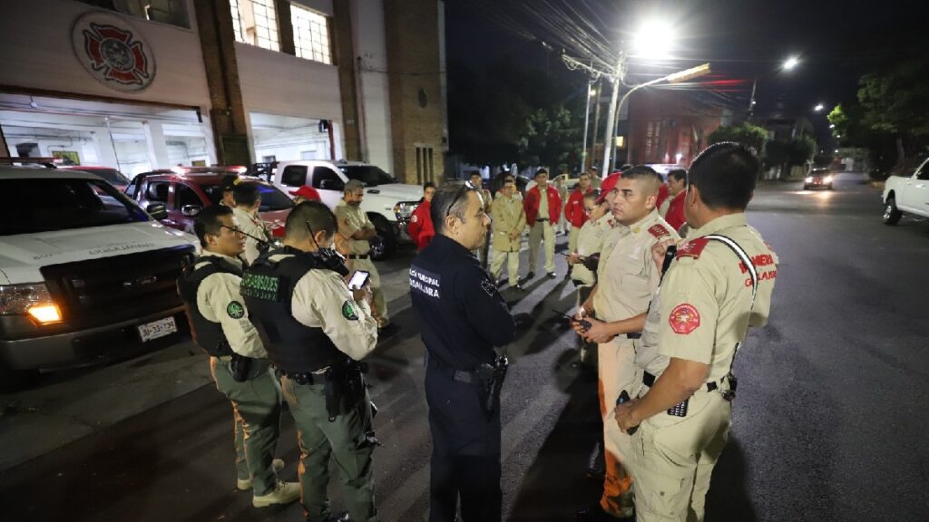 Bomberos de Guadalajara Apagan 45 Fogatas Durante la Celebración de Año Nuevo