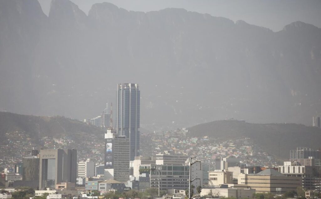 Monterrey Sufre Mala Calidad del Aire Tras Festejos de Año Nuevo con Pirotecnia