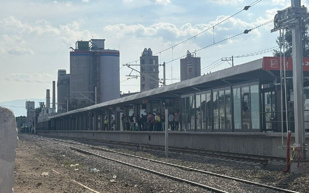 Usuarios de la Línea 4 del Tren Ligero: ¿Justificado el Aumento a la Tarifa ante Obras Inconclusas e Inseguridad?