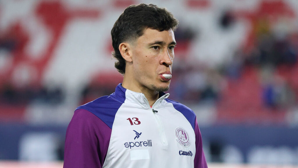 Aficionados del América Celebran la Posible Llegada de Dourado con Memes Divertidos