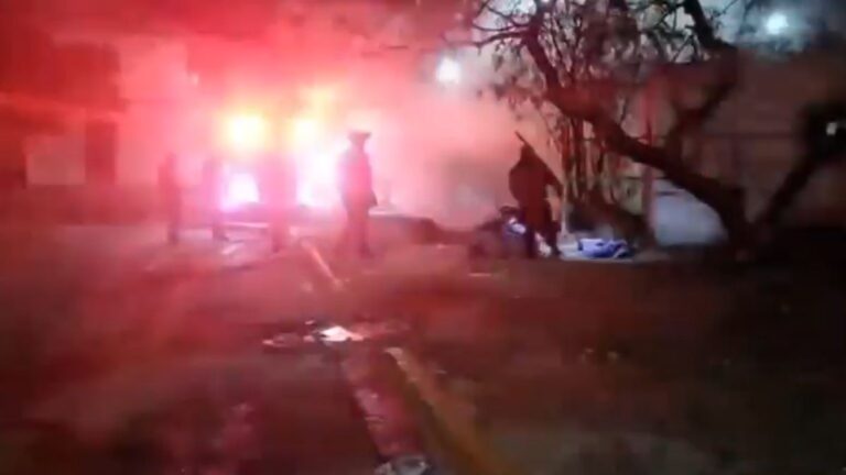 Incendio Devastador Consume Tienda de Abarrotes en Monterrey y Activa Rescate