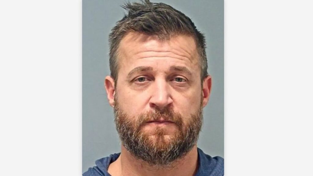 Detienen a exestrella de reality show en Stockton por abuso de menores y animales