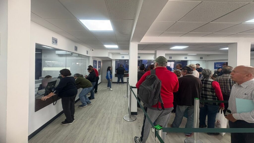 Largas filas para el pago del predial en San Nicolás: Una realidad del 2026