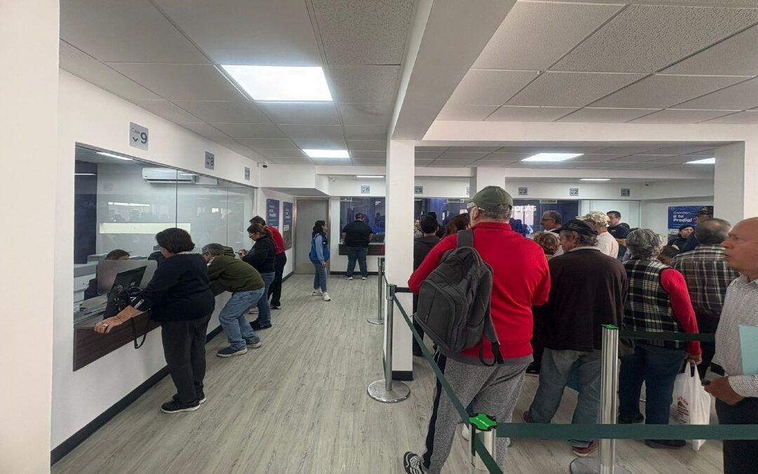 Largas filas para el pago del predial en San Nicolás: Una realidad del 2026